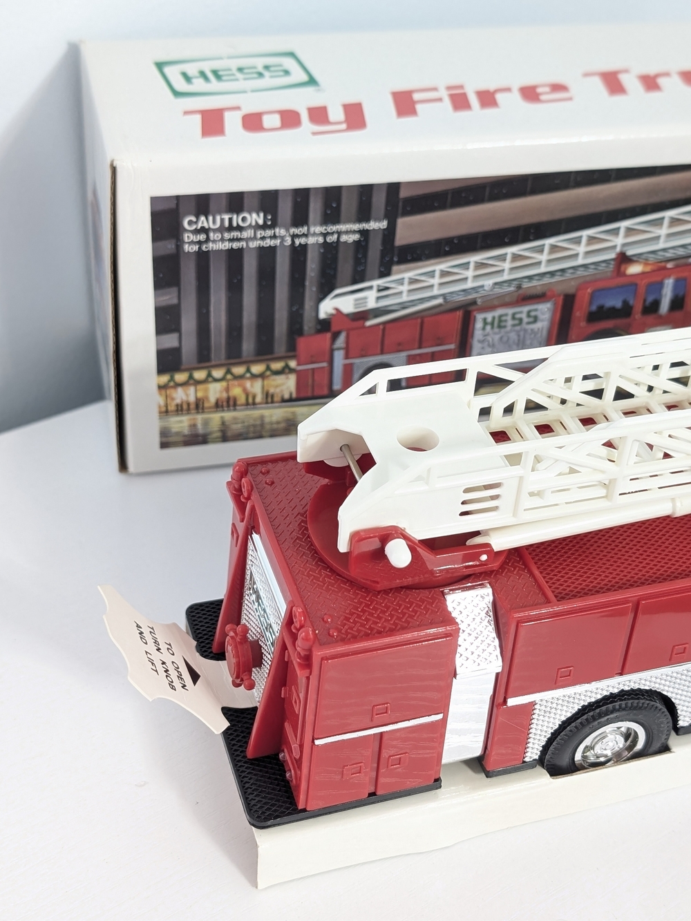 1986 Vintage Hess Toy Red Fire Truck Bank — First Edition Collectible NOS - Picture 5 of 11